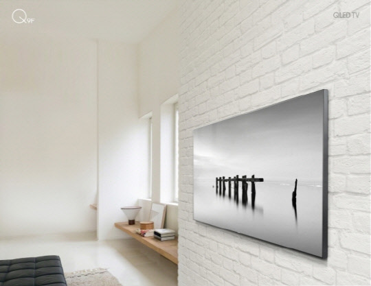 가전업계 양대산맥인 삼성전자와 LG전자가 유럽 최대 가전전시회 'IFA 2017'에서 각각 QLED TV와 OLED TV를 전면에 내세우며 초고화질 TV 자존심 경쟁을 펼친다.삼성전자의 88인치 QLED TV 'Q9'삼성전자 제공